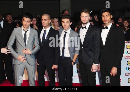 (Von links nach rechts) Tom Parker, Max George, Nathan Sykes, Jay McGuinness und Siva Kaneswaran von The Wanted kommen bei den Pride of Britain Awards 2013 im Grosvenor House in London an. Stockfoto