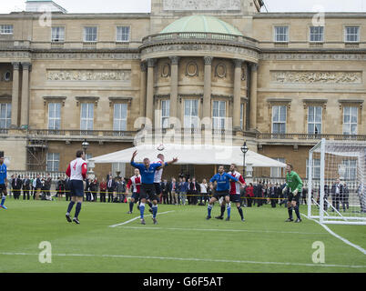 Fußballspiel im Buckingham Palace Stockfoto