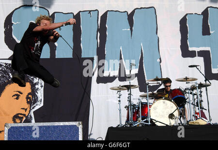 Sum 41 Auftritt auf der Hauptbühne beim Reading Festival. Stockfoto