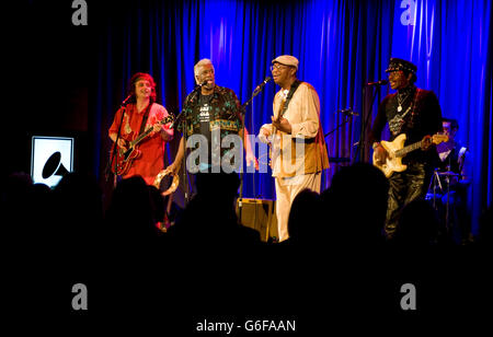 Die Kammern Brüder führen im Grammy Museum in der Innenstadt von Los Angeles, CA Stockfoto