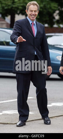 Premierminister Tony Blair besucht das Cornforth Medical Center in Cornforth, County Durham Stockfoto