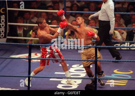 08-JUN-96. Boxen. Prinz Naseem Hamed landet einen rechten Haken bei Daniel Alicea Stockfoto