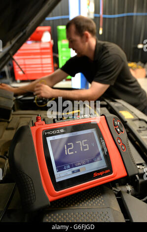 Auto-Reparatur-Lager Stockfoto