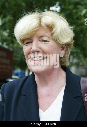 Ann Taylor MP kommt am Londoner High Court an, um Beweise für die Hutton-Untersuchung über den Tod des Regierungswaffenexperten Dr. David Kelly zu liefern. Stockfoto