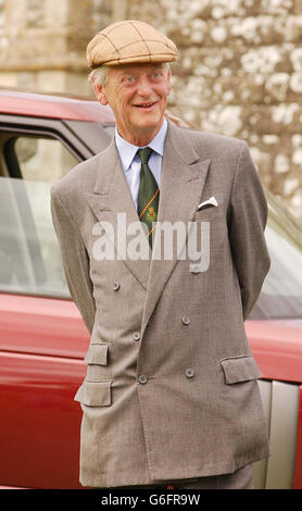 Herr William Legge-Bourke, der Vater von Tiggy Legge-Bourke, dem ehemaligen Kindermädchen von Prince's William und Harry, auf dem Gelände seines Glanusk Park Hauses, etwas außerhalb von Crickhowell Powys, South Wales. Stockfoto