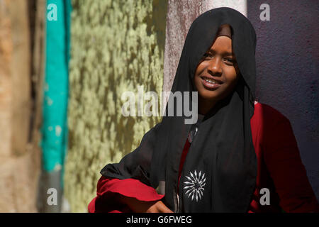 Harari Teenager-Mädchen in der Altstadt von Harar, Äthiopien Stockfoto