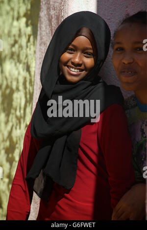 Harari Teenager-Mädchen in der Altstadt von Harar, Äthiopien Stockfoto