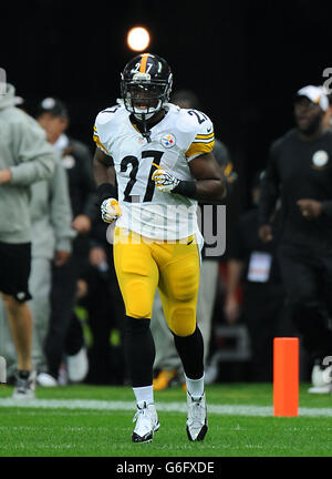 American Football - NFL International Series 2013 - Minnesota Vikings gegen Pittsburgh Steelers - Wembley Stadium. Pittsburgh Steelers, die Jonathan Dwyer während des Spiels der NFL International Series im Wembley Stadium, London, zurücklaufen. Stockfoto