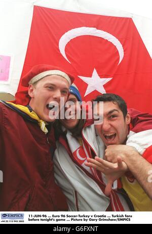 11-JUN-96, Euro 96 Fußball-Türkei gegen Kroatien, türkische Fans vor dem heutigen Spiel, Bild von Gary Grimshaw/EMPICS Stockfoto