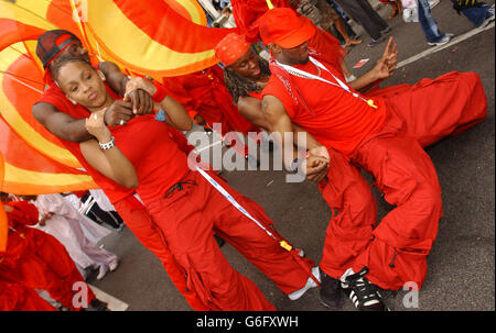 Notting Hill Carnival 2003. Treiben Sie Darsteller auf dem Notting Hill Karneval in London. Stockfoto