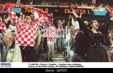 Fußball - Euro 96 - Gruppe D - Kroatien V Türkei - City Ground, Nottingham Stockfoto