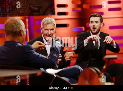 (Von links nach rechts) die Moderatorin Graham Norton, Harrison Ford und Jack Whitehall während der Dreharbeiten zur Graham Norton Show in den London Studios, Süd-London, die am Freitagabend auf BBC One ausgestrahlt werden. Stockfoto