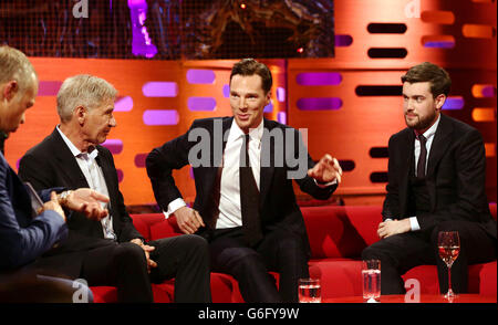 (Von links nach rechts) Moderator Graham Norton, Harrison Ford, Benedict Cumberbatch und Jack Whitehall während der Dreharbeiten zur Graham Norton Show in den London Studios, South London, die am Freitagabend auf BBC One ausgestrahlt werden. Stockfoto