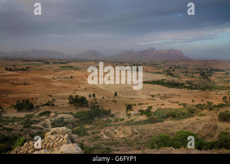 Geraltä Berge gesehen von der Geraltä Lodge, in der Nähe von Hawzen, östlichen Tigray, Äthiopien Stockfoto