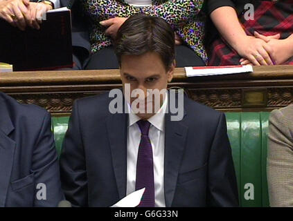 Arbeiterpartei-Führer Ed Miliband während der Fragen des Premierministers im Unterhaus, London. Stockfoto