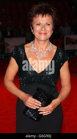 Die Schauspielerin Julie Walters kommt zur britischen Premiere von Calendar Girls im Odeon West End am Leicester Square in London. Stockfoto