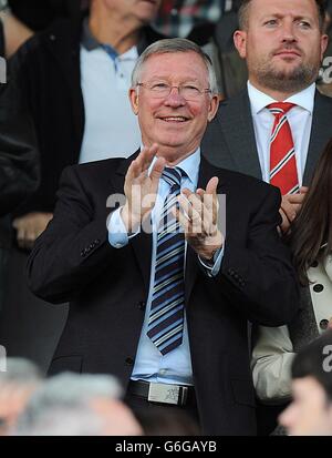 Fußball - Barclays Premier League - Manchester United / Southampton - Old Trafford. Der ehemalige Manager von Manchester United, Sir Alex Ferguson, steht auf der Tribüne Stockfoto