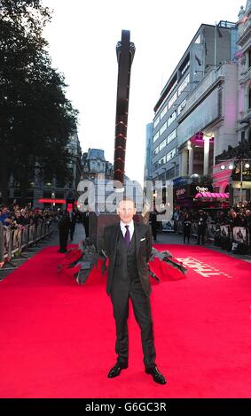 Christopher Eccleston kommt zur Weltpremiere von Thor : Dark World am Odeon Leicester Square in London an. Stockfoto