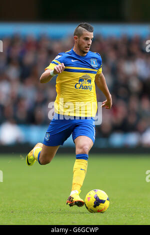 Fußball - Barclays Premier League - Aston Villa gegen Everton - Villa Park. Kevin Mirallas, Everton Stockfoto