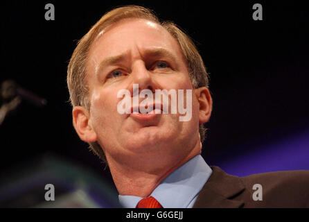 Verteidigungsminister Geoff Hoon hält eine Rede zum Thema "Großbritannien in der Welt" vor der Labour Party Konferenz in Bournemouth. Stockfoto