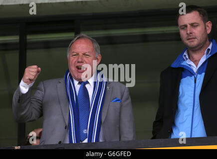 Soccer - Sky Bet League One - Port Vale / Peterborough United - Vale Park. Peterborough United Fußballdirektor Barry Fry (links) mit dem Vorsitzenden Darren MacAnthony Stockfoto