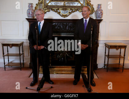 Ex-US-Gesandten verbindet Thema Friedensgespräche Stockfoto