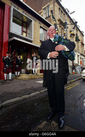 Michael Martin Eröffnung des The College of Piping Stockfoto