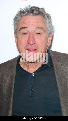 Robert De Niro ist bei einer Fotoserie für den neuen Film The Family im Dorchester Hotel, London, zu sehen. Stockfoto