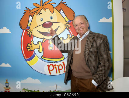 Sir David Jason während der Lisle International Präsentation seiner neuesten Vorschulimmobilie und animierten TV-Serie PIP auf der Brand Licensing Europe Ausstellung in Olympia im Westen Londons. Stockfoto