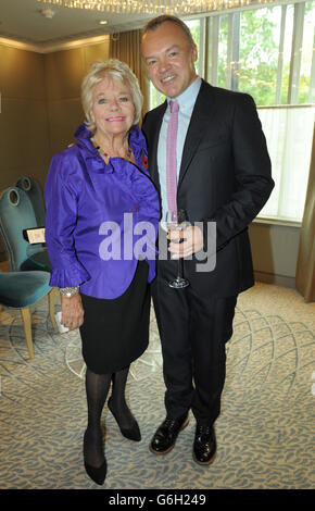 Lady Taverners Tribut Mittagessen für Graham Norton Stockfoto