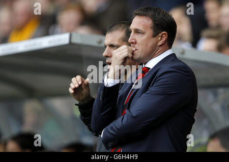 Fußball - Barclays Premier League - Hull City / Cardiff City - KC Stadium. Cardiff City Manager Malky MacKay an der Touchline Stockfoto