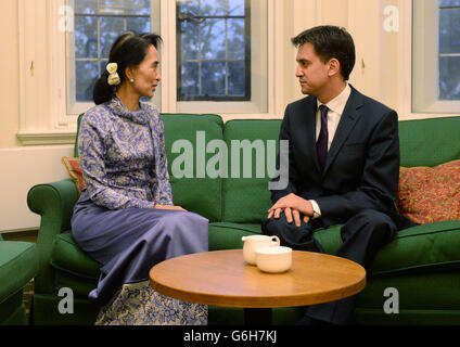 Miliband trifft Aung San Suu Kyi Stockfoto