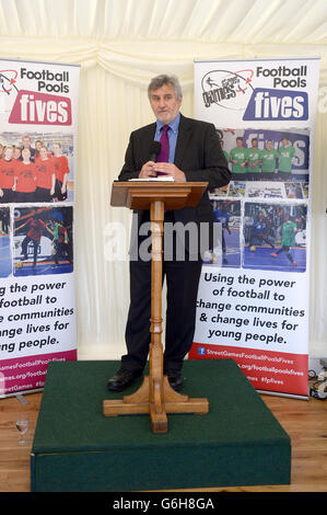 Fußball - StreetGames Fußball Pools Fives - House of Commons. Der Abgeordnete Clive Efford bei einem parlamentarischen Empfang für StreetGames Football Pools Fives im House of Commons, London. Stockfoto