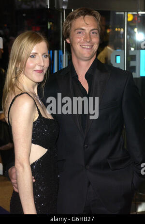 Stephen Campbell Moore und Fanella Woolgar kommen am Odeon, Leicester Square, im Zentrum von London, zur europäischen Premiere des Films „Bright Young Things“ an, der zugunsten des Prince's Trust stattfand. Stockfoto