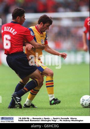 Fußball - Euro 96 - Rumänien / Spanien Stockfoto