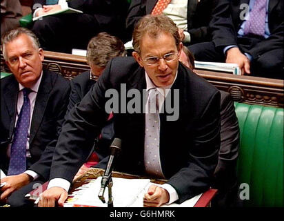 Videoaufnahme des Premierministers Tony Blair, der während der Fragestunde des Premierministers im Unterhaus in London spricht. Stockfoto