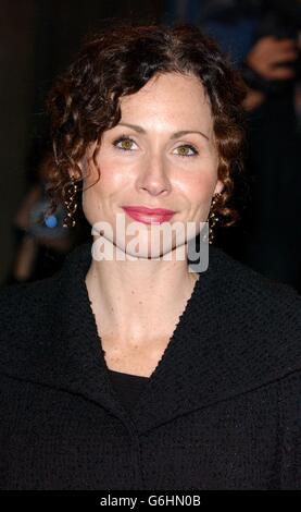 Minnie Driver kommt zu einer Cocktailparty zur Vorstellung der Ausstellung Giorgio Armani: A Retrospective in der Royal Academy of Arts im Zentrum von London. Stockfoto