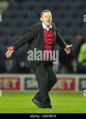 Fußball - Sky Bet Championship - Leicester City / Nottingham Forest - King Power Stadium. Billy Davies, Waldmanager von Nottingham, feiert nach dem letzten Pfiff Stockfoto