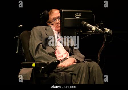 Professor Stephen Hawking während eines Vortrags im Science Museum, London, vor der Eröffnung der neuen „Collider“-Ausstellung des Museums Stockfoto