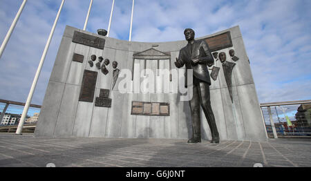 Ein JFK-Denkmal in New Ross, Co Wexford, dem Stammhaus des ehemaligen US-Präsidenten John F. Kennedy, am 50. Jahrestag seines Todes durch eine Scharfschützen-Kugel in Dallas. Stockfoto