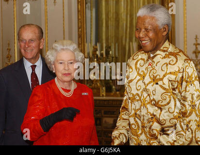 Königin Elizabeth II trifft Nelson Mandela Stockfoto