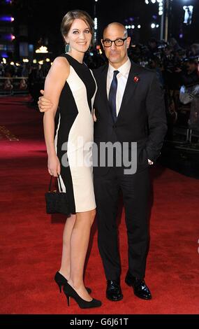 Felicity Blunt und Stanley Tucci kommen zur Weltpremiere der Hungerspiele : Catching Fire, am Odeon Leicester Square, London. Stockfoto