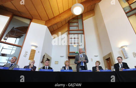 Hamzah Khan ernsthafte Vorgangsüberprüfung Stockfoto