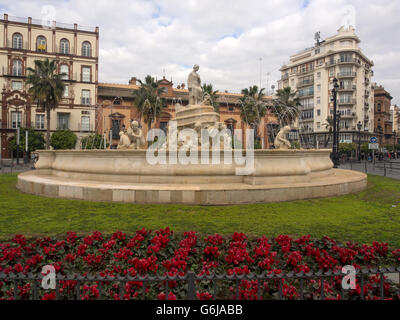 SEVILLA, SPANIEN - 15. MÄRZ 2016: Prunkvoller Brunnen in Sevilla Stockfoto
