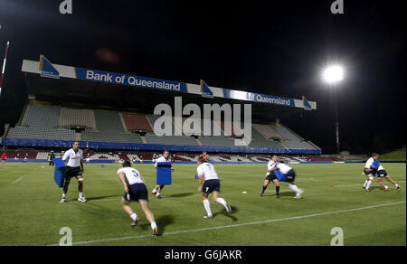 Das walisische Team trainiert unter dem Flutlicht auf den Ballymore Rugby Union Fields, bevor es am Sonntag im Suncorp Stadium in Brisbane gegen England ein Weltcup-Spiel gibt. KEINE NUTZUNG DES MOBILTELEFONS. WEBSITES DÜRFEN WÄHREND DES SPIELS NUR ALLE FÜNF MINUTEN EIN BILD VERWENDEN Stockfoto