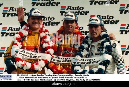 30-JUN-96. Auto Trader Touring Car Championships, Brands Hatch .Alain Menu holt mit Joachim Winklehock (l) und will Hoy(r) in den Runden 13 und 14 maximal 32 Punkte von den Siegen Stockfoto