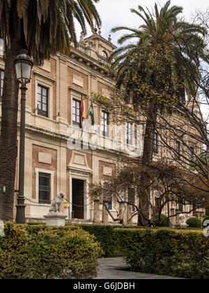 SEVILLA, SPANIEN - 15. MÄRZ 2016: Gebäude des Archivo General de Indias (Archiv der indischen Inseln) Stockfoto