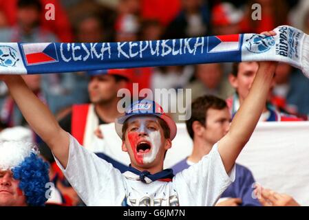 29-JUN-96 ...EM 96 Finale Tschechien gegen Deutschland ... Tschechische Fans in Wembley Stockfoto