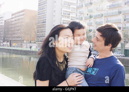 Eltern und junge Stadt Stockfoto