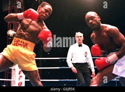 Boxen - WBC & WBO Super-Mittelgewicht - Chris Eubank V Nigel Benn - das Stadion Old Trafford, Manchester Stockfoto